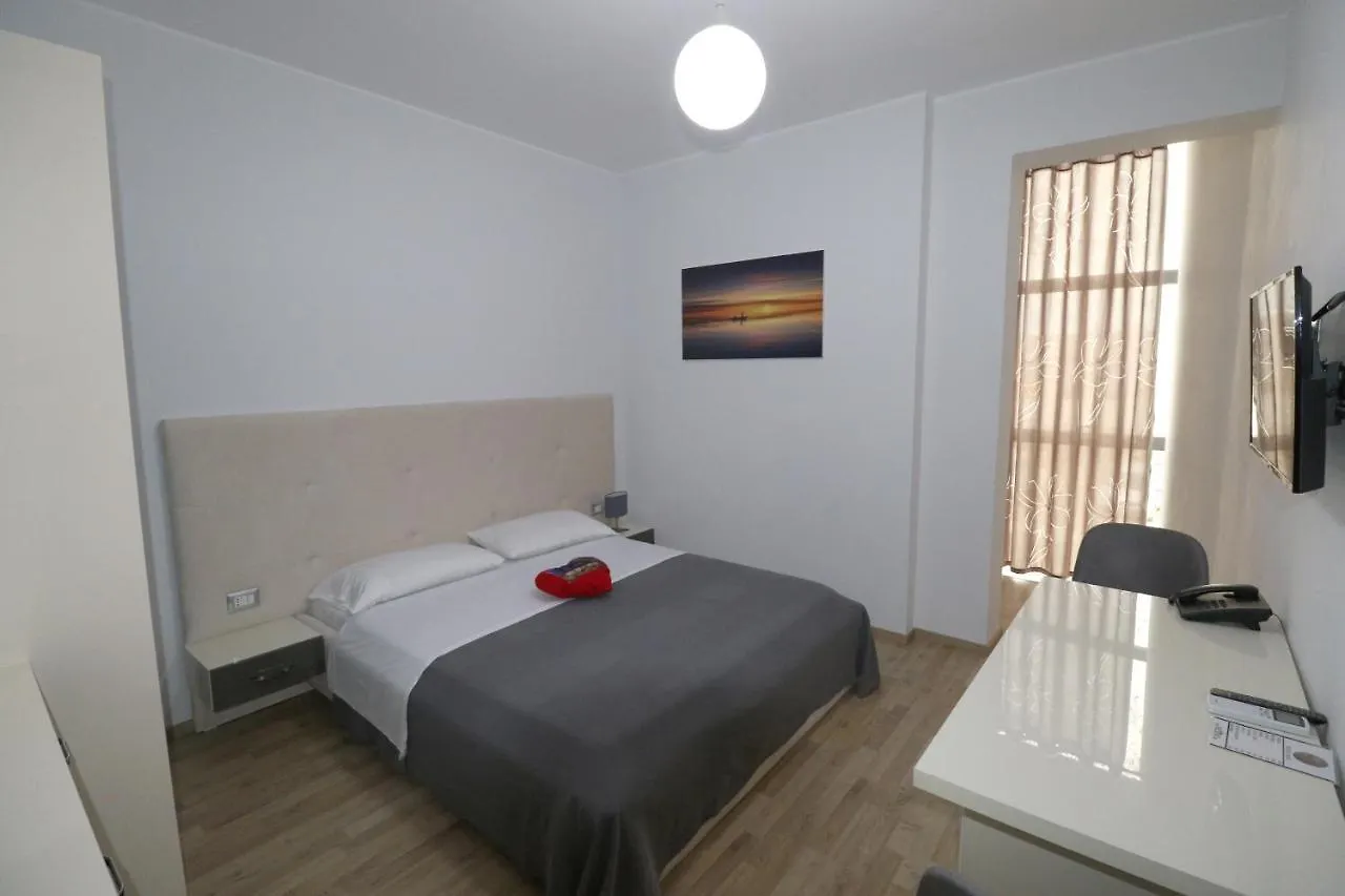 Hotel Aulona Fier 3*,  Albanien
